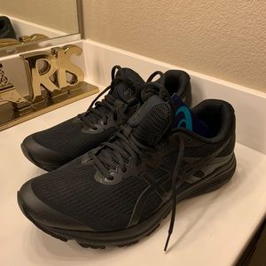NWT ASICS Men’s Black Running Shoes